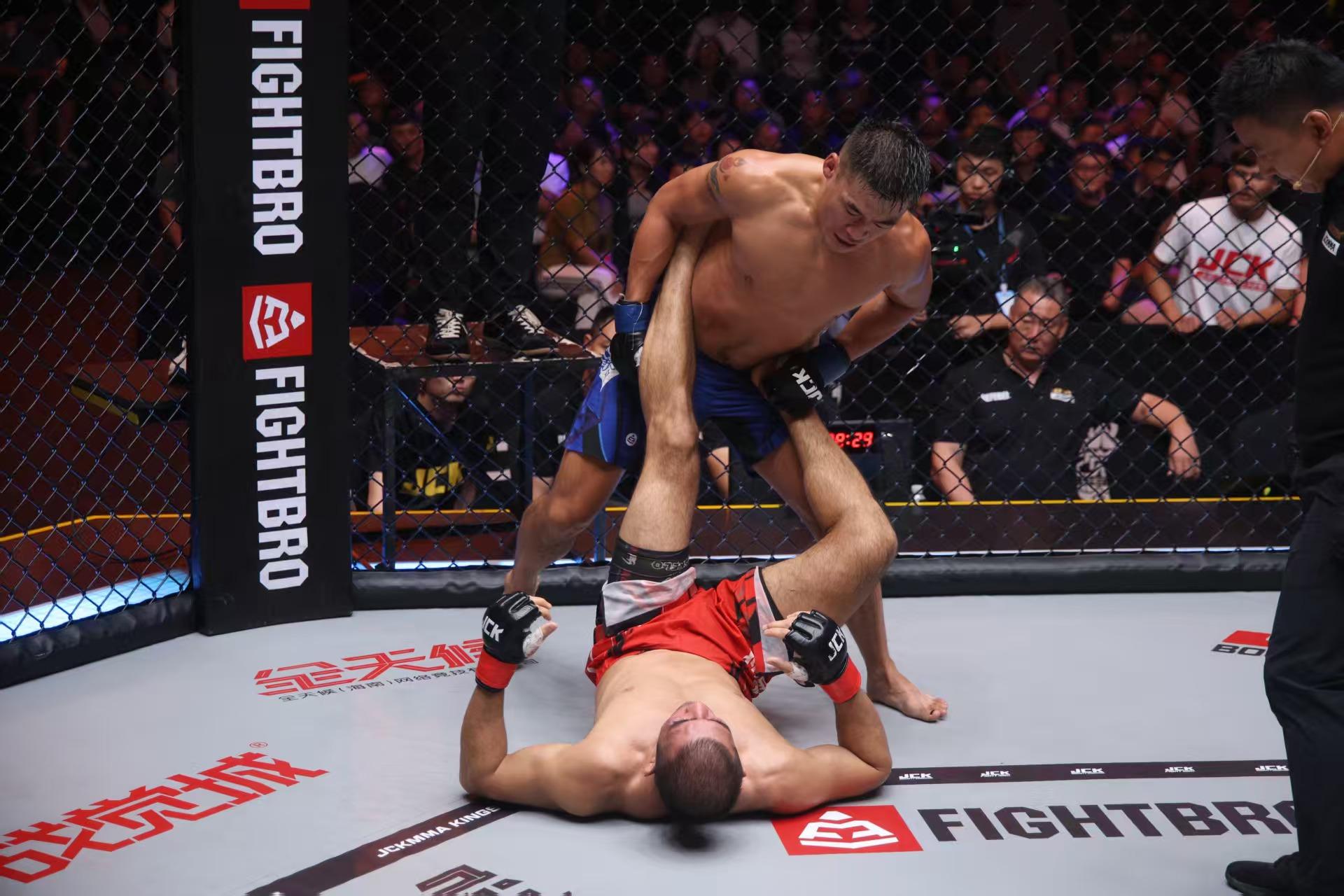 爱游戏-太狠了！塔图姆连续五场比赛得分超过精彩发挥赛后萨克拉门托国王手感冰凉，罗马窗口期外线爆发的简单介绍